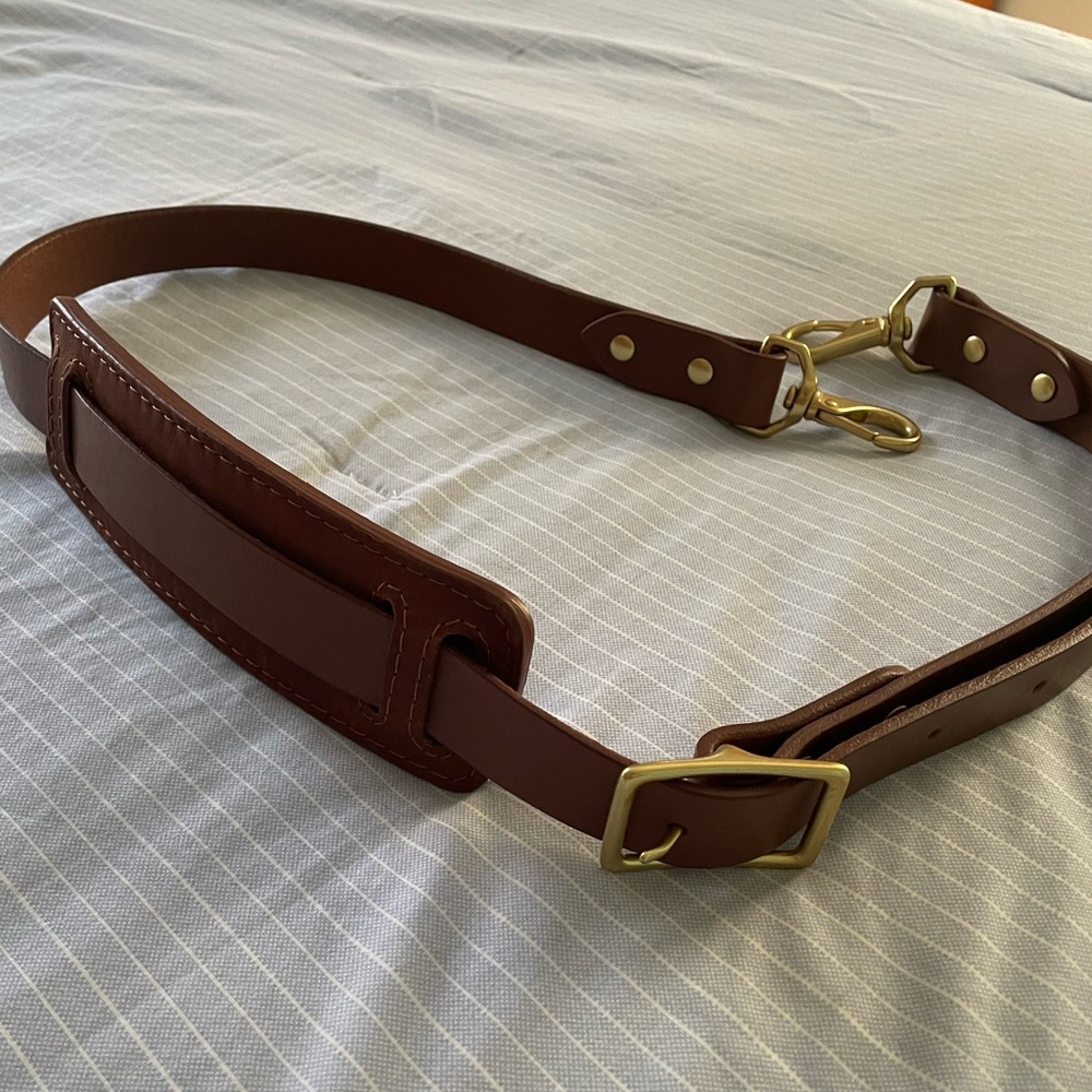 Fount leather bag strap